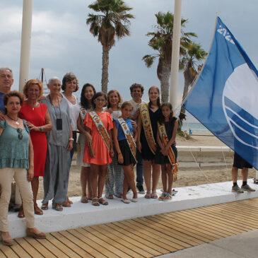 Benicàssim iza la bandera azul en sus cinco playas