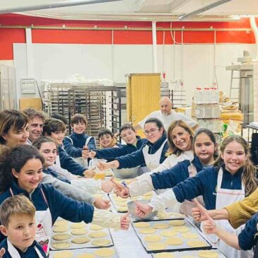 Una tonelada y media de harina preparada para arrancar las fiestas de Benicàssim con la elaboración de ‘Les Coquetes de Sant Antoni’