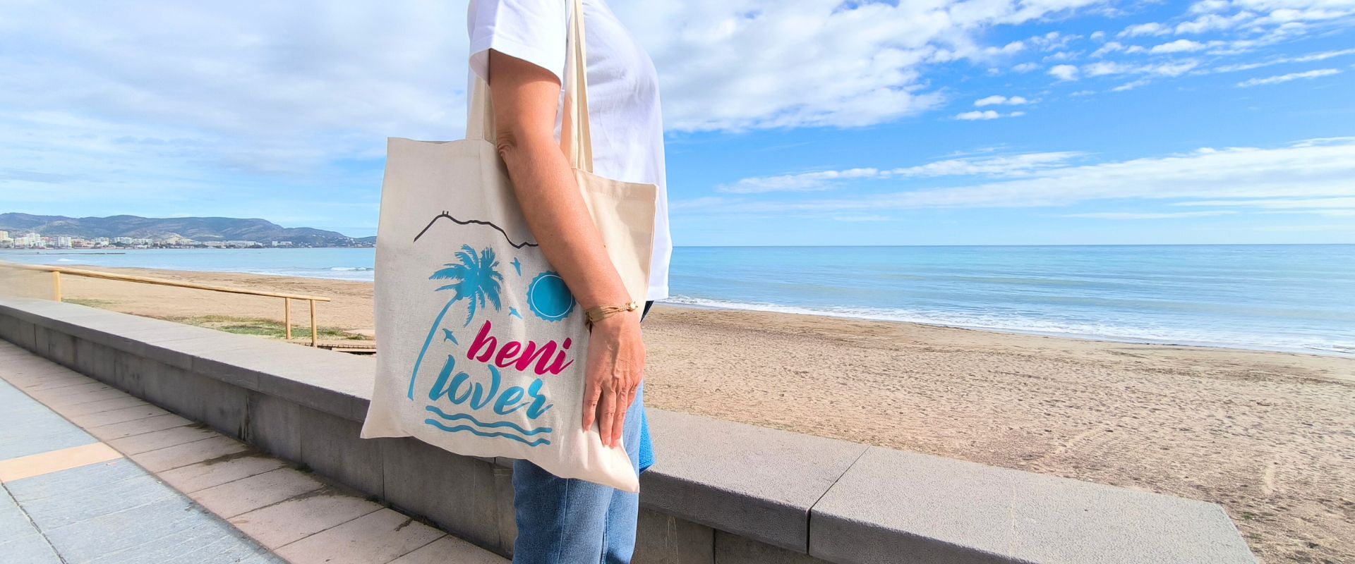 Nace la nueva Tote Bag Benilover: un pedacito de Benicàssim para llevar siempre contigo